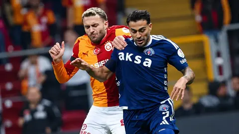 Qalatasaray oyunçuları qələbəni qeyd edərkən stadion mənzərəsi
