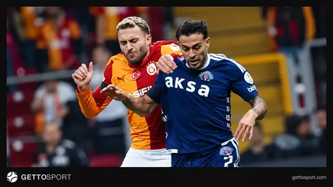 Qalatasaray oyunçuları qələbəni qeyd edərkən stadion mənzərəsi
