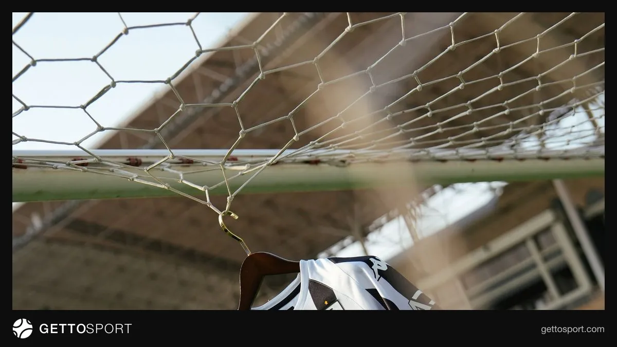 Qarabağ azarkeşləri stadionda pankart və şüarlarla