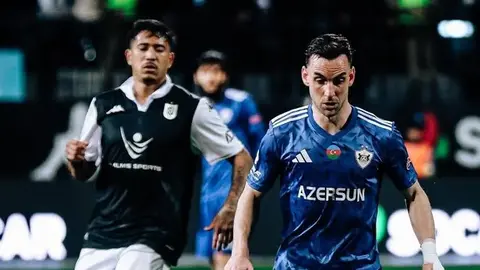 Qarabağ və Neftçi oyunçuları stadionda start heyətlərinə görə