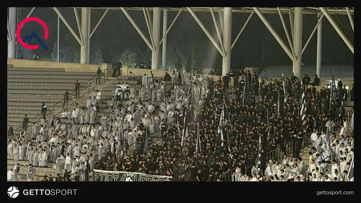 Tofiq Bəhramov stadionunda ağ və qara sektorlarda oturan Neftçi azarkeşləri