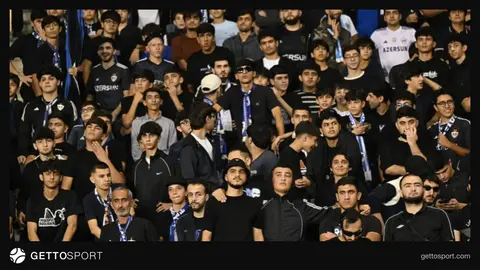 Stadion girişində polis və azarkeşlər