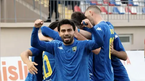 Qarabağ futbolçuları qol sevinci və azarkeşlər stadion
