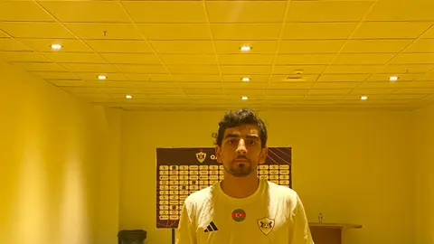 Qarabağ U-19 komandasının meydançada mübarizə anı, kapitan Əli Qazıbəyov