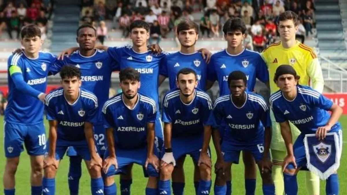 Qarabağın 19 yaşadək komandası stadionda istilik məşqi zamanı