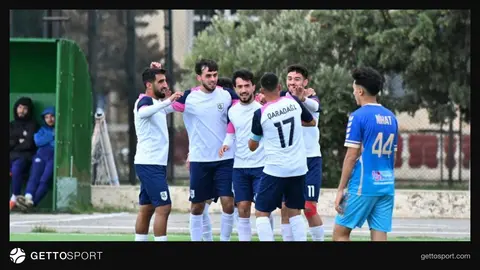 Ağstafa Gəncləri və Qaradağ Lökbatan futbolçuları matç zamanı