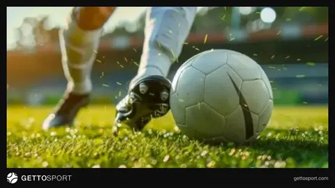 Qaradağ Lökbatan komandasının futbolçuları kubok matçında sevinir