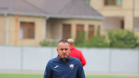 Qəbələ baş məşqçisi Yeton Bekiri mətbuat konfransında