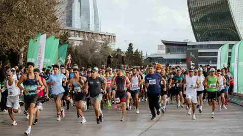 İştirakçılar Dənizkənarı Milli Parkda qaçışa hazırlaşır