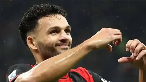Qonsalu Ramuş Milan forması ilə portret görüntüsü