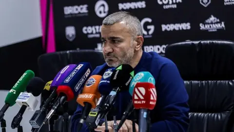 Qurban Qurbanov mətbuat konfransında danışarkən