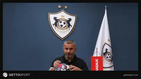 Qurban Qurbanovun imzalı xüsusi dizaynlı futbol topu