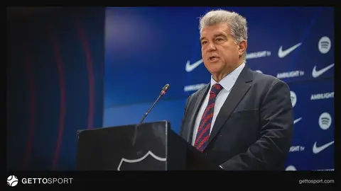 Mətbuat konfransında danışan Quti