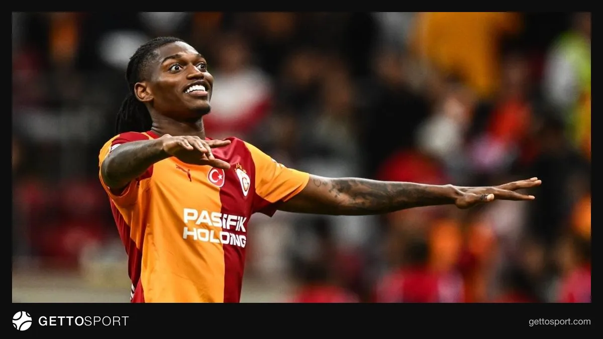 Rafael Leao Galatasaray formasıyla yedek kulübesinden oyuna girerken