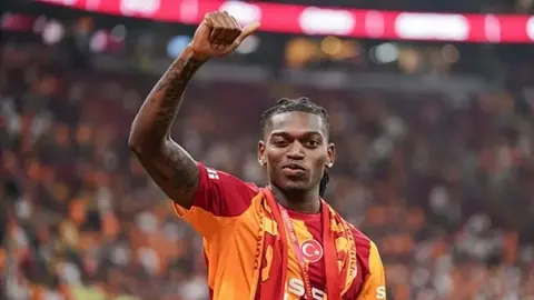 Rafael Leao Qalatasaray forması ilə meydanda