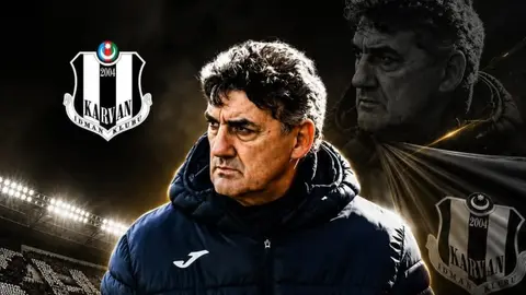 Ramiz Məmmədov meydançada mətbuat üçün çıxış edir