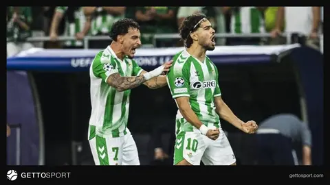 Real Betis oyuncularının Estadio de La Cartuja'da gol sonrası sevinci