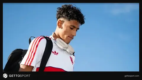 Real Madrid loqosu və JJ Qabrielin ötürmə təklifini simvolizə edən futbol şəkli