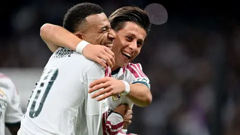 Real Madrid formasıyla Arda Güler gol sevincinde Santiago Bernabeu'da