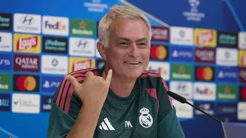Real Madrid oyunçuları Romaya qarşı sevinir