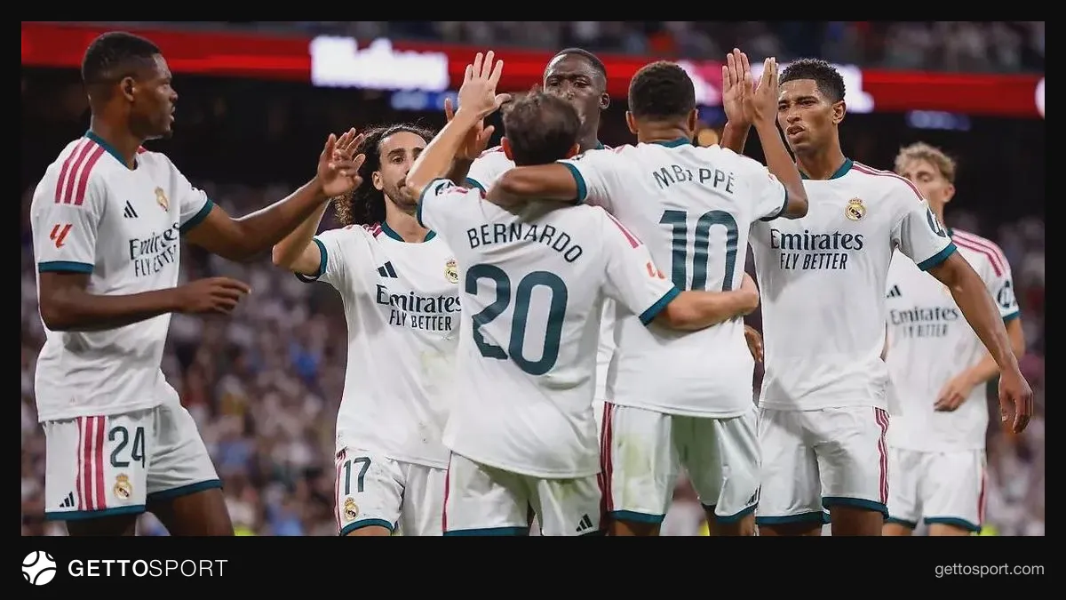 Real Madrid klub televiziya studiyasında aparıcı danışır
