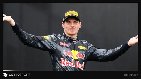 Red Bull komandasının Formula 1 bolidi və Maks Ferstappen Bakı trasında