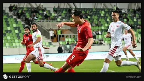 Renat Dadaşov millinin formasında meydanda dayanıb, mətbuat açıqlaması verir
