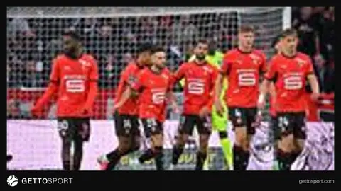 Rennes oyuncuları gol sevinci