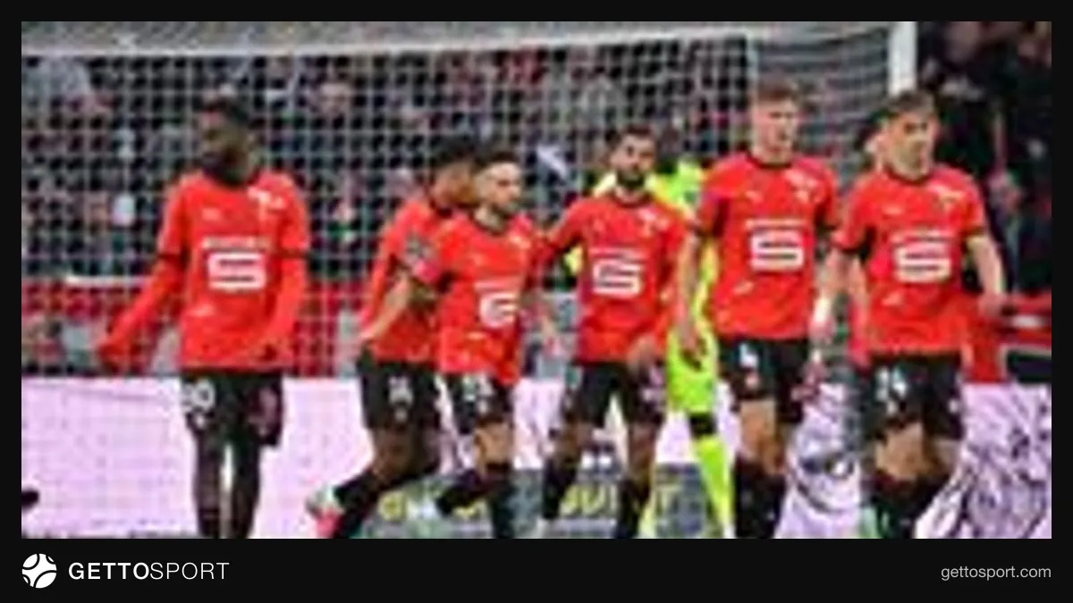 Rennes oyuncuları gol sevinci