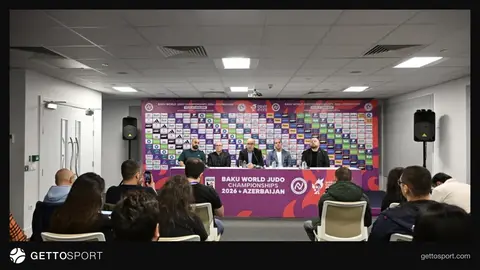 Rəşad Rəsullu mətbuat konfransında danışır