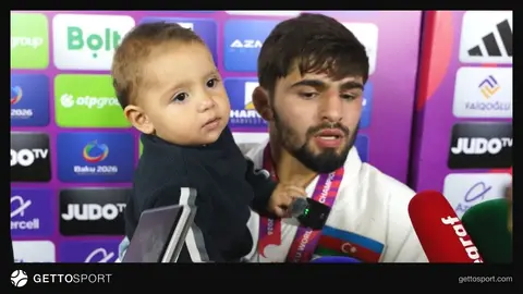 Rəşid Məmmədəliyev madalla podiumda və ya müsahibədə