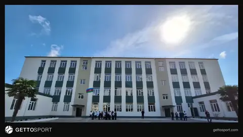 Respublika Olimpiya İdman Liseyinin yenilənmiş idman zalları və bina girişinin görüntüsü