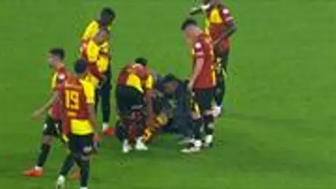 Göztepe forması giyen Rhaldney sakatlık sonrası oyundan çıkıyor