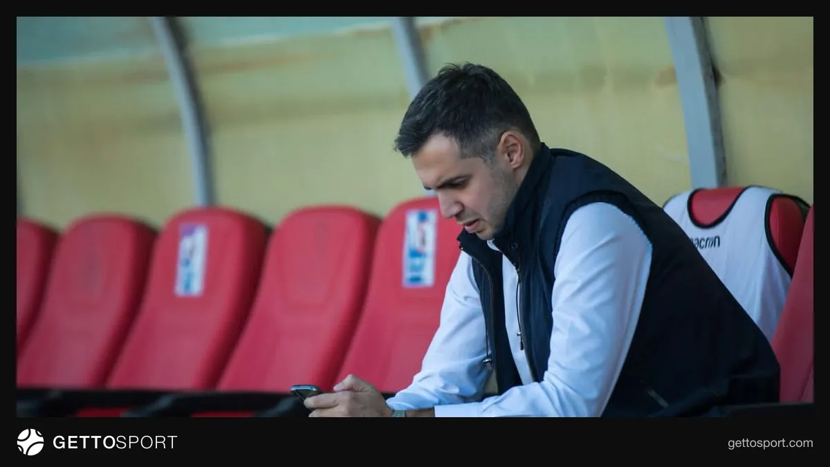 Riad Rəfiyev mətbuat konfransında danışır