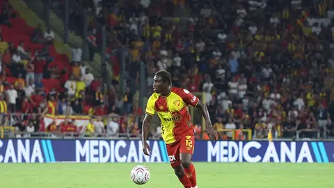 Göztepe formasıyla Richard Akonnor sahada