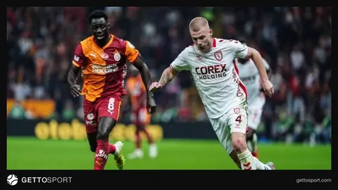 Rick van Drongelen Panathinaikos formasıyla röportaj verirken