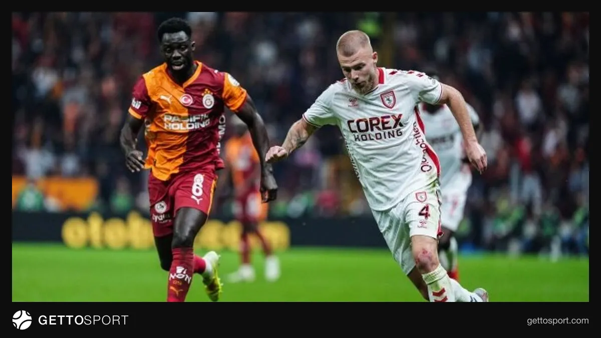 Rick van Drongelen Panathinaikos formasıyla röportaj verirken