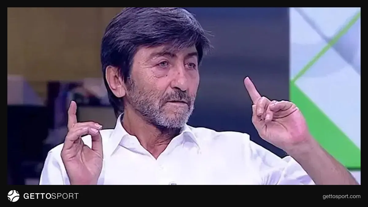Rıdvan Dilmen stüdyoda TV8'de konuşurken