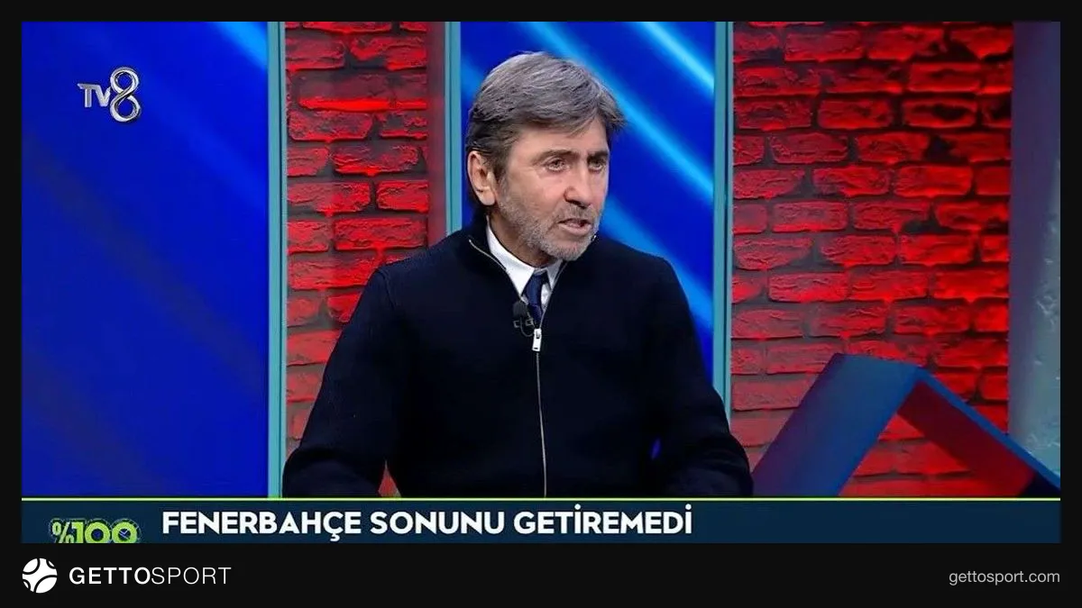 Rıdvan Dilmen stüdyoda %100 Futbol programında konuşurken