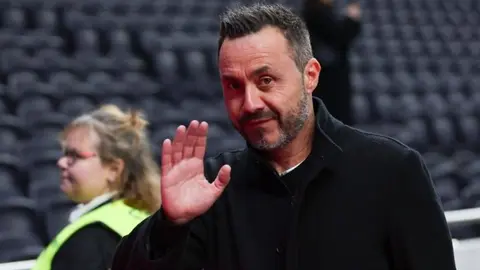Roberto De Zerbi maç sonrası konuşurken soyunma odası atmosferini vurguluyor