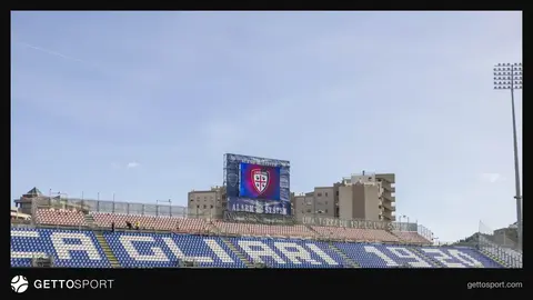 Roma futbolçuları məşq və ya matç zamanı çempionluq seriyasını qeyd edir