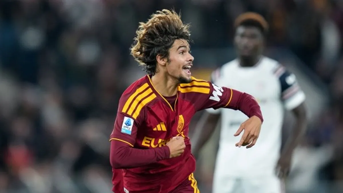 Roma oyuncuları gol sevinci, Cagliari maçından bir an