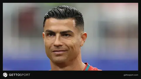 Romario mətbuat konfransında və ya müsahibədə danışır