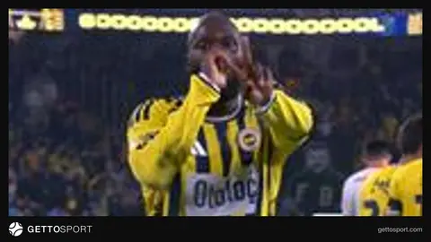 Romelu Lukaku Fenerbahçe formasıyla gol sevincinde