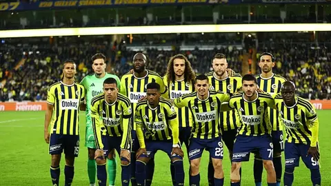 Romelu Lukaku Fenerbahçe formasıyla saha içinde