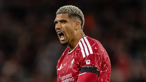 Ronald Arauxo Liverpool formasında meydanda
