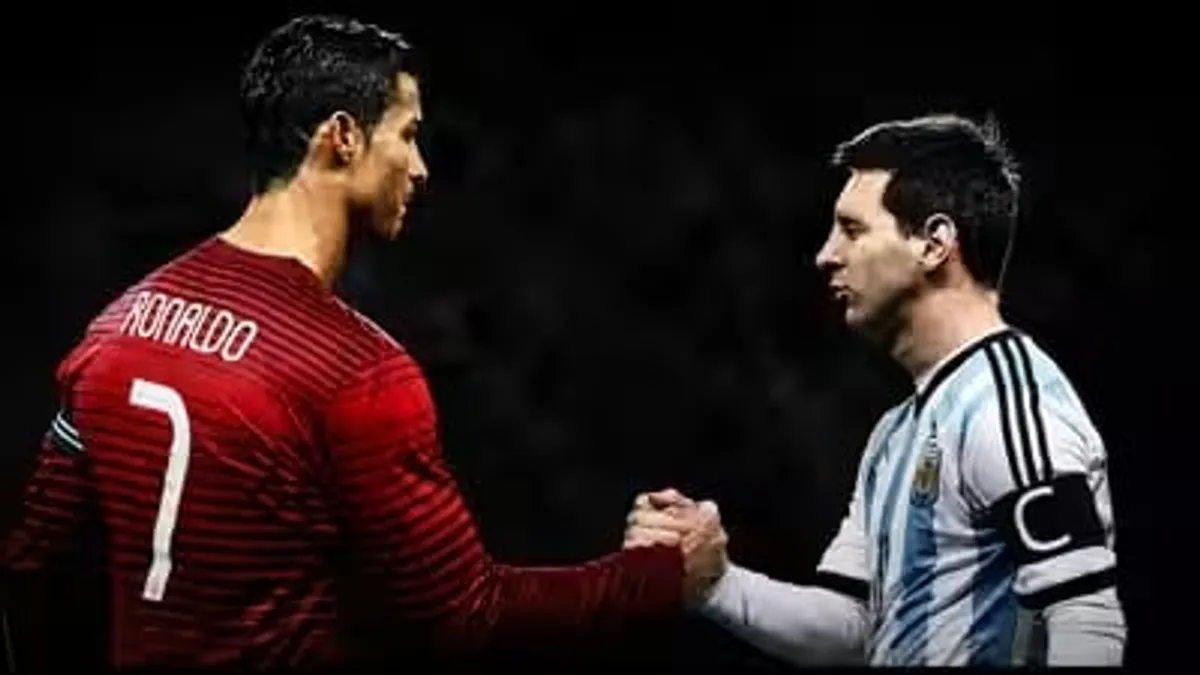 Kriştiano Ronaldo podiumda mükafatla