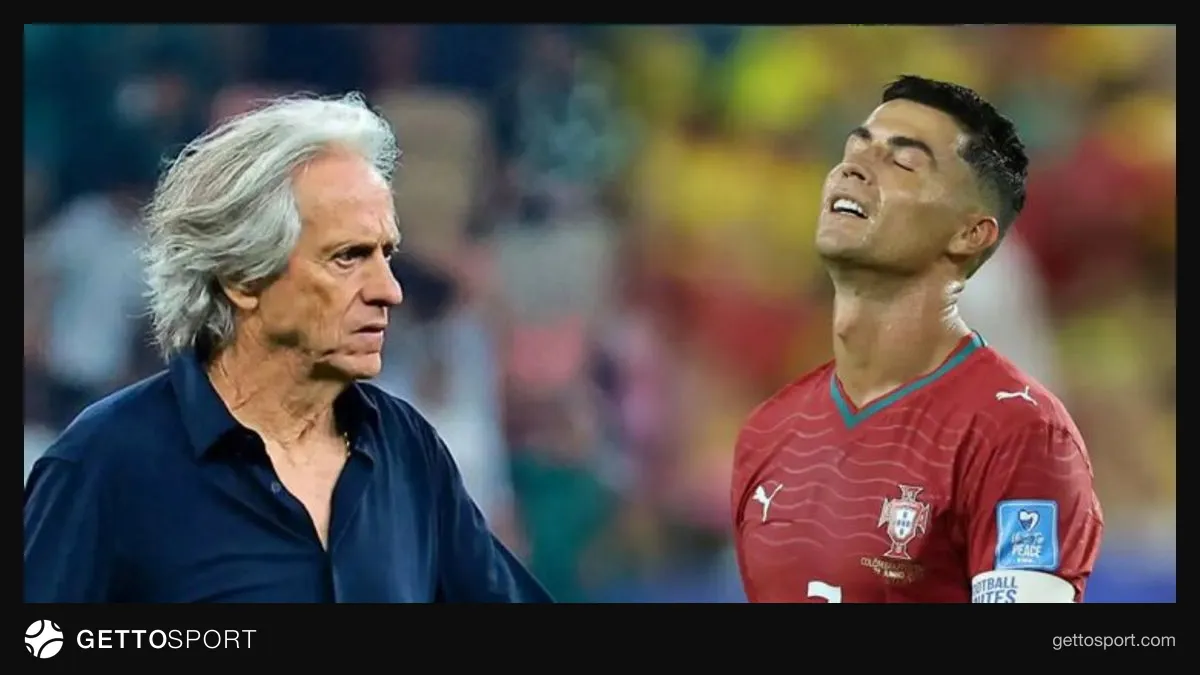 Kriştiano Ronaldo Portuqaliya millisi forması ilə mətbuat konfransında