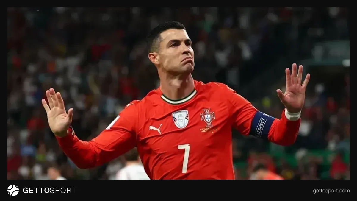 Kriştiano Ronaldo milli formasında, məyus ifadəli