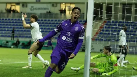 Ronaldo Vakzez Sumqayıtın formasında mətbuat konfransında
